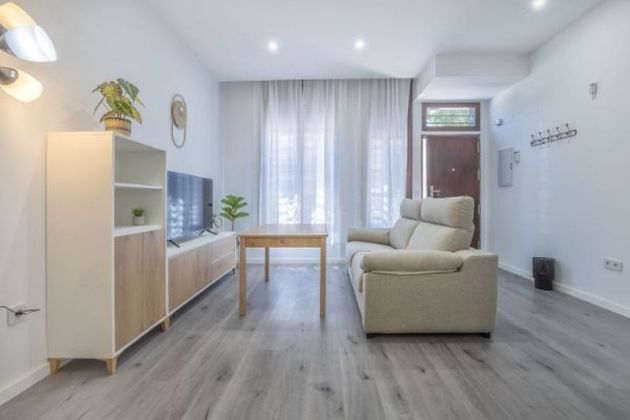 Foto 2 de Pis en lloguer a Huerta de la Reina - Trassierra de 1 habitació amb mobles i aire acondicionat