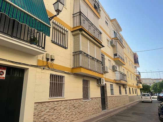 Foto 1 de Pis en venda a calle Guadalobar de 3 habitacions i 56 m²