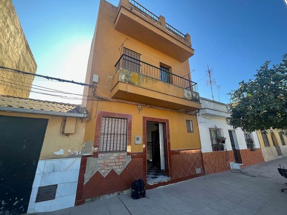 Foto 1 de Casa adosada en venta en calle Margarita Nelken de 3 habitaciones con terraza