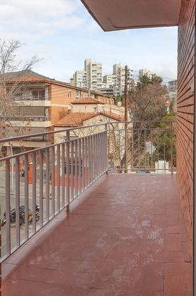 Foto 1 de Pis en venda a Horta de 3 habitacions amb terrassa i balcó