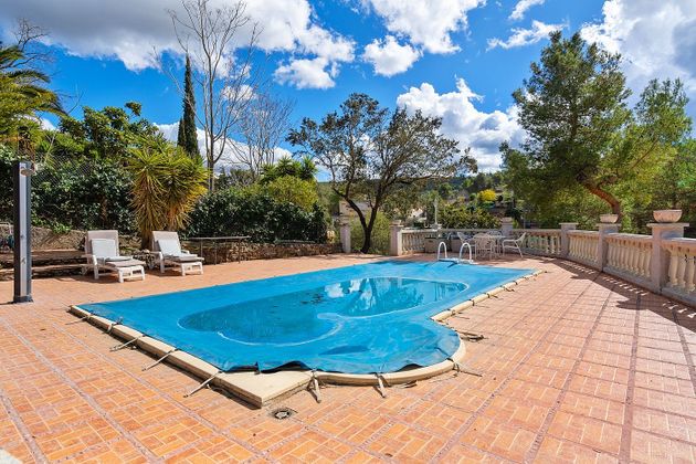 Foto 1 de Chalet en venta en Vallirana de 7 habitaciones con terraza y piscina