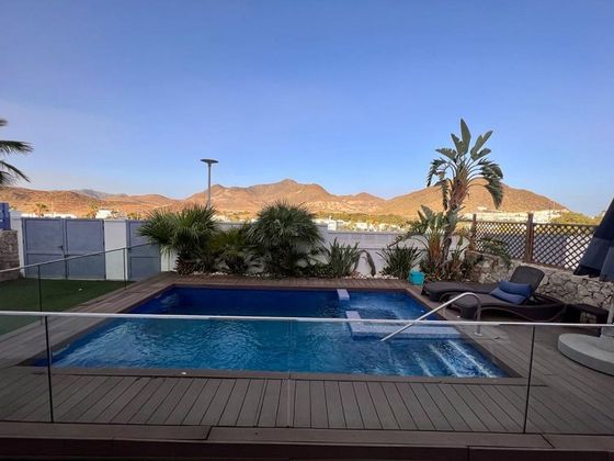 Foto 2 de Xalet en venda a calle Orán de 4 habitacions amb terrassa i piscina