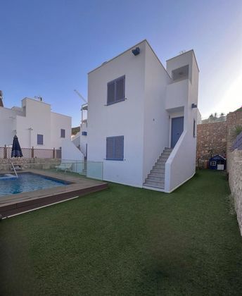 Foto 1 de Venta de chalet en calle Orán de 4 habitaciones con terraza y piscina