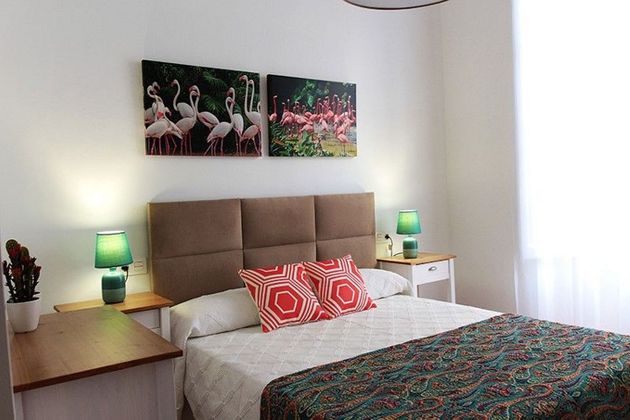 Foto 1 de Pis en lloguer a calle Granada de 3 habitacions amb terrassa i mobles