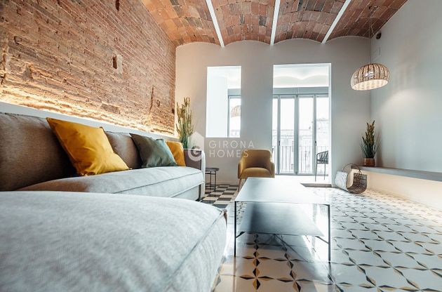 Foto 1 de Pis en lloguer a Eixample Nord – La Devesa de 2 habitacions amb terrassa i mobles