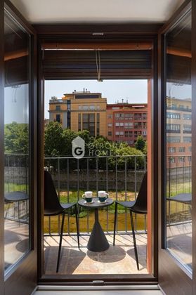 Foto 2 de Piso en alquiler en Centre - Girona de 2 habitaciones con terraza y muebles