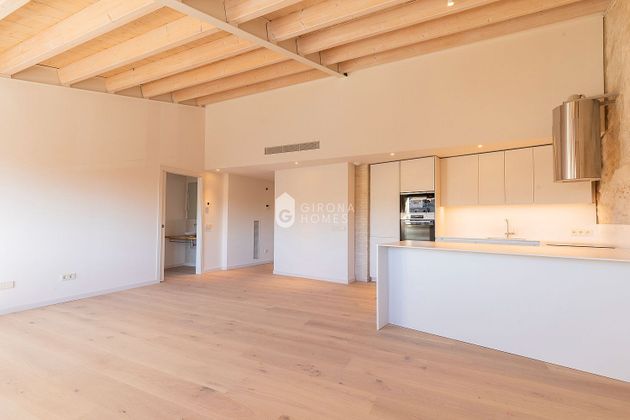 Foto 1 de Ático en alquiler en Centre - Girona de 1 habitación con aire acondicionado y calefacción