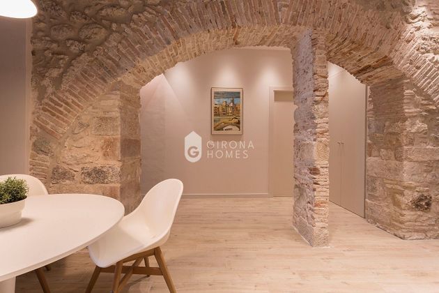 Foto 1 de Piso en alquiler en Centre - Girona de 1 habitación con muebles y balcón