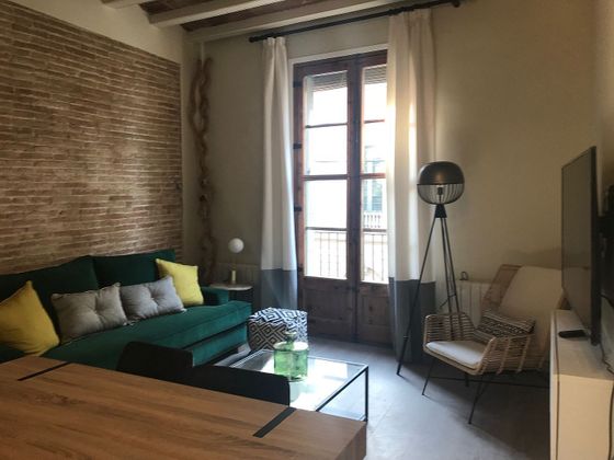 Foto 2 de Alquiler de piso en Sant Pere, Santa Caterina i la Ribera de 2 habitaciones con muebles y balcón