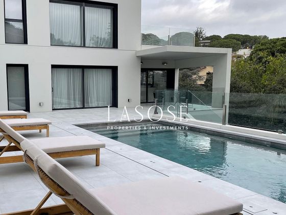 Foto 2 de Casa en venda a Alella de 5 habitacions amb terrassa i piscina