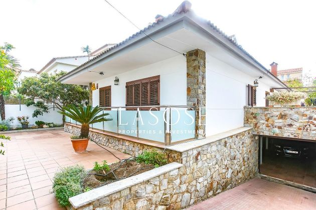 Foto 1 de Xalet en venda a Sant Pere de Ribes Centro de 5 habitacions amb terrassa i piscina