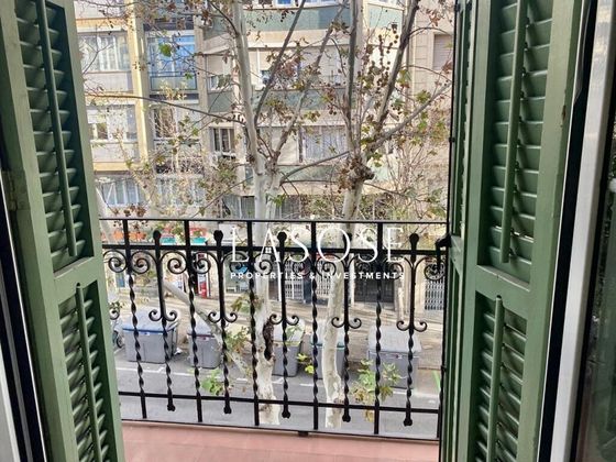 Foto 2 de Alquiler de piso en La Sagrada Família de 2 habitaciones con muebles y balcón