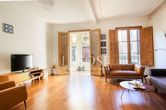 Foto 1 de Pis en lloguer a Vila de Gràcia de 3 habitacions amb mobles i balcó