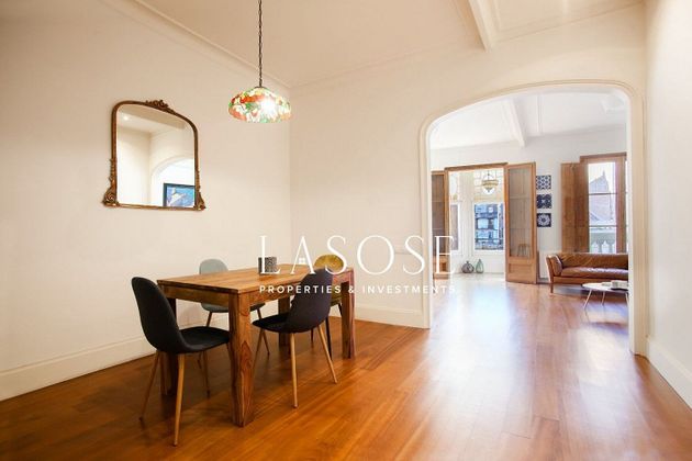 Foto 2 de Pis en lloguer a Vila de Gràcia de 3 habitacions amb mobles i balcó