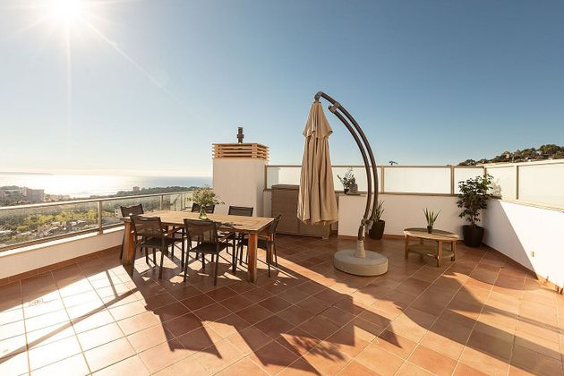Foto 2 de Casa adossada en venda a Génova de 3 habitacions amb terrassa i piscina