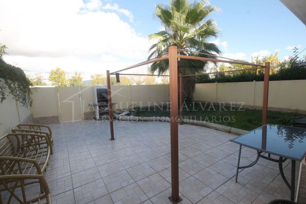 Foto 2 de Casa adossada en venda a Illescas de 5 habitacions amb terrassa i piscina