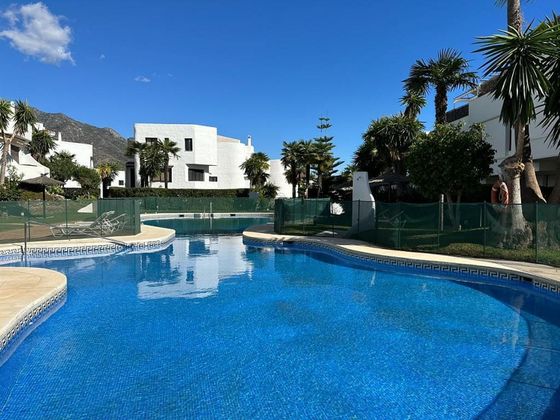 Foto 1 de Alquiler de ático en calle Sierra Bermeja de 3 habitaciones con terraza y piscina