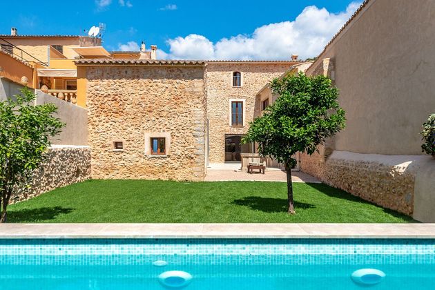 Foto 2 de Venta de casa adosada en Alaró de 5 habitaciones con terraza y piscina