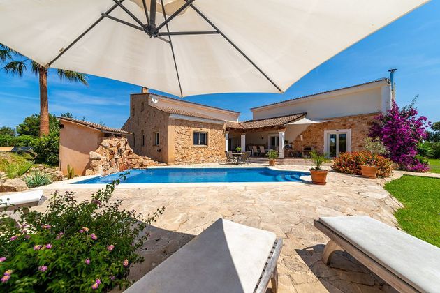 Foto 1 de Casa en venta en Consell de 5 habitaciones con terraza y piscina