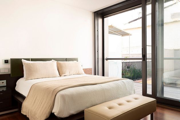 Foto 1 de Casa en venda a pasaje De Xile de 4 habitacions amb terrassa i garatge