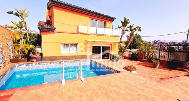 Foto 1 de Chalet en venta en Sant Vicenç dels Horts de 2 habitaciones con terraza y piscina