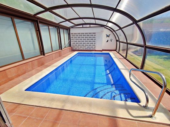 Foto 2 de Xalet en venda a calle Monestir de Santes Creus de 7 habitacions amb terrassa i piscina