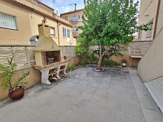 Foto 1 de Casa adossada en venda a calle Del Tarragonés de 5 habitacions amb terrassa i garatge