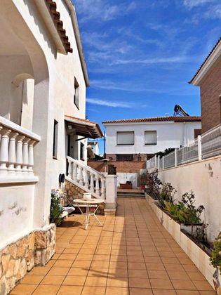 Foto 2 de Casa adossada en venda a calle Del Moro de 4 habitacions amb terrassa i garatge