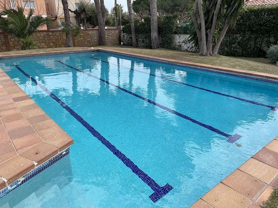 Foto 1 de Chalet en venta en Miami Platja - Miami Playa de 6 habitaciones con terraza y piscina