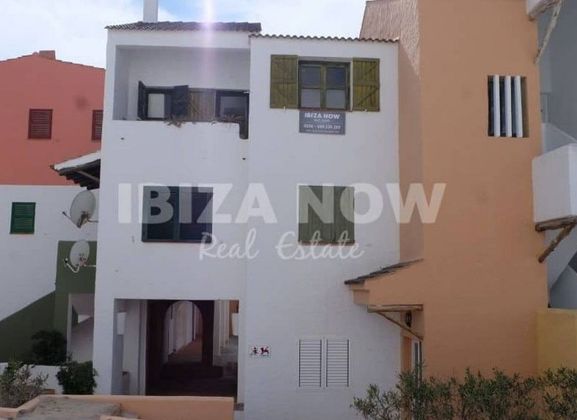Foto 2 de Dúplex en venda a Cala Vedella - Cala Tarida - Cala Conta de 3 habitacions amb terrassa i balcó