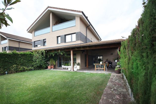 Foto 1 de Casa en venta en avenida Concejo de Iza de 4 habitaciones con terraza y piscina