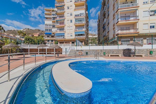 Foto 1 de Venta de piso en Almuñecar de 2 habitaciones con terraza y piscina