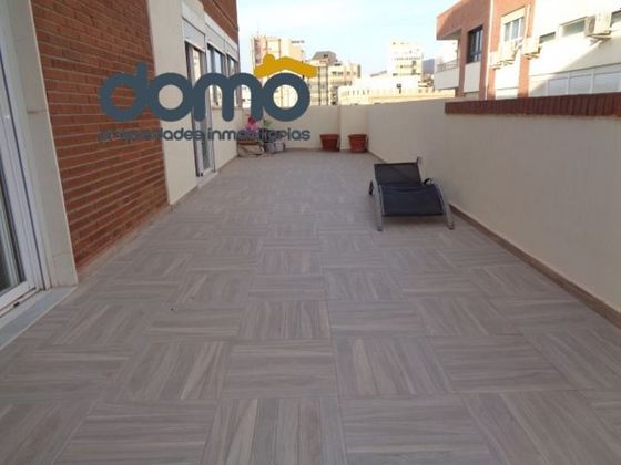 Foto 2 de Àtic en venda a Centro - Almería de 3 habitacions amb terrassa i aire acondicionat