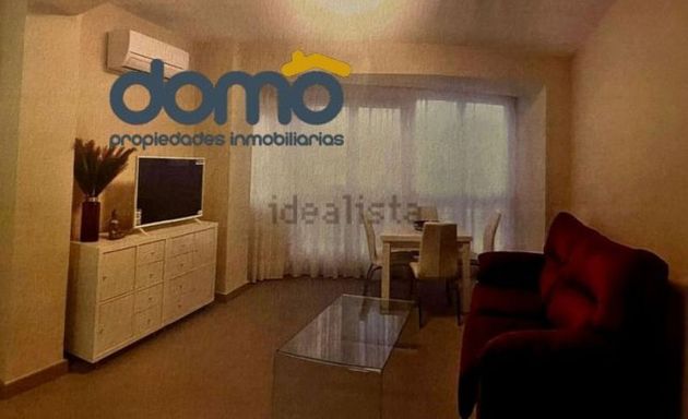 Foto 1 de Alquiler de piso en Centro - Almería de 2 habitaciones con muebles y aire acondicionado