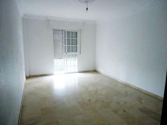 Foto 2 de Venta de piso en Ubrique de 2 habitaciones con ascensor