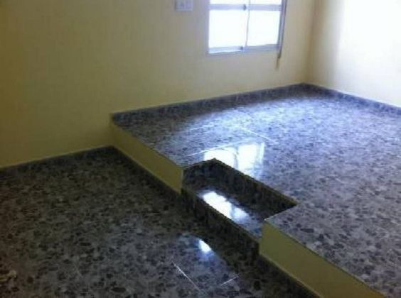 Foto 2 de Venta de piso en Villamartín de 2 habitaciones y 58 m²