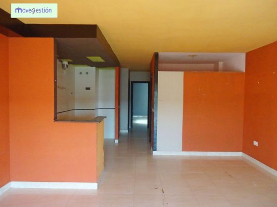 Foto 1 de Venta de piso en Villamartín de 3 habitaciones con ascensor