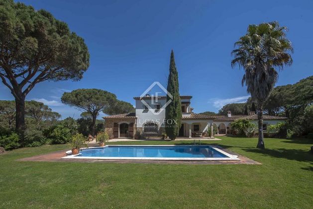 Foto 2 de Chalet en venta en Golf Costa Brava - Bufaganyes de 7 habitaciones con terraza y piscina