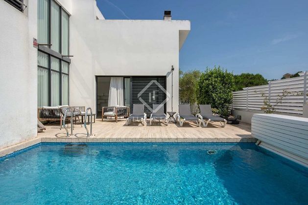 Foto 2 de Chalet en venta en Golf Costa Brava - Bufaganyes de 4 habitaciones con piscina y garaje