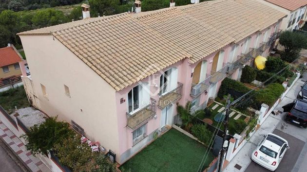 Foto 1 de Casa adossada en venda a Els Pins - Politur de 4 habitacions amb terrassa i piscina