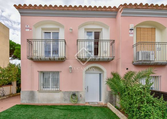 Foto 2 de Casa adosada en venta en Els Pins - Politur de 4 habitaciones con terraza y piscina