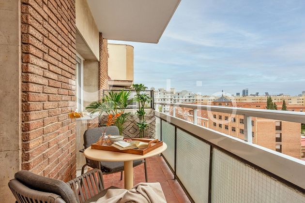 Foto 2 de Pis en lloguer a Nuevos Ministerios - Ríos Rosas de 3 habitacions amb terrassa i mobles