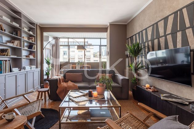 Foto 1 de Piso en alquiler en Castellana de 2 habitaciones con muebles y balcón