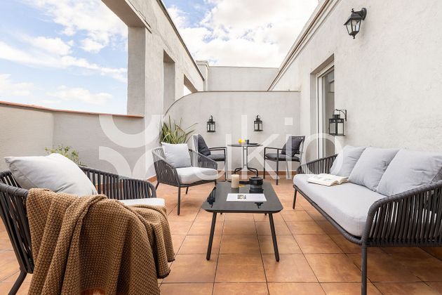 Foto 1 de Ático en alquiler en Nuevos Ministerios - Ríos Rosas de 2 habitaciones con terraza y muebles