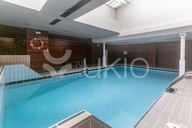 Foto 1 de Piso en alquiler en Nuevos Ministerios - Ríos Rosas de 2 habitaciones con piscina y muebles