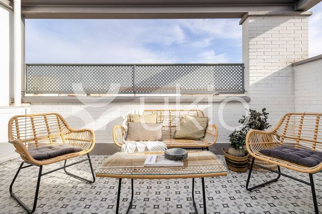 Foto 1 de Àtic en lloguer a Pradolongo de 2 habitacions amb terrassa i mobles