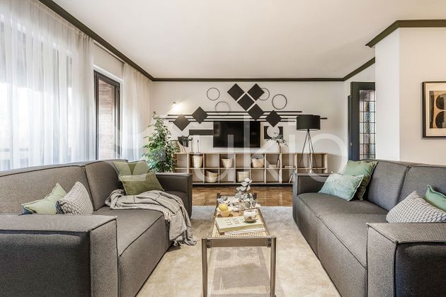 Foto 2 de Alquiler de piso en Almagro de 4 habitaciones con muebles y aire acondicionado