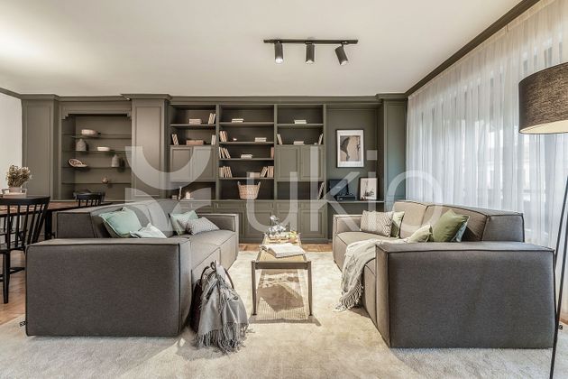 Foto 1 de Alquiler de piso en Almagro de 4 habitaciones con muebles y aire acondicionado