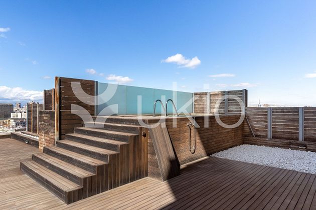 Foto 2 de Alquiler de piso en Argüelles de 2 habitaciones con piscina y muebles