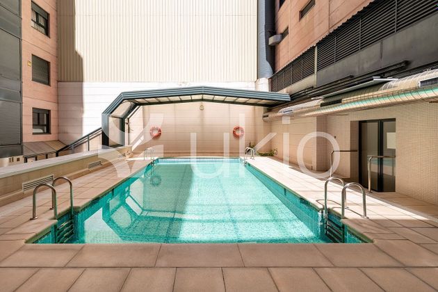 Foto 2 de Alquiler de piso en Argüelles de 2 habitaciones con piscina y muebles